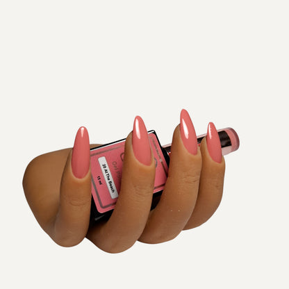 Quida Gelpolish 20 At The Beach nude-roze op nagels - resultaat thuis