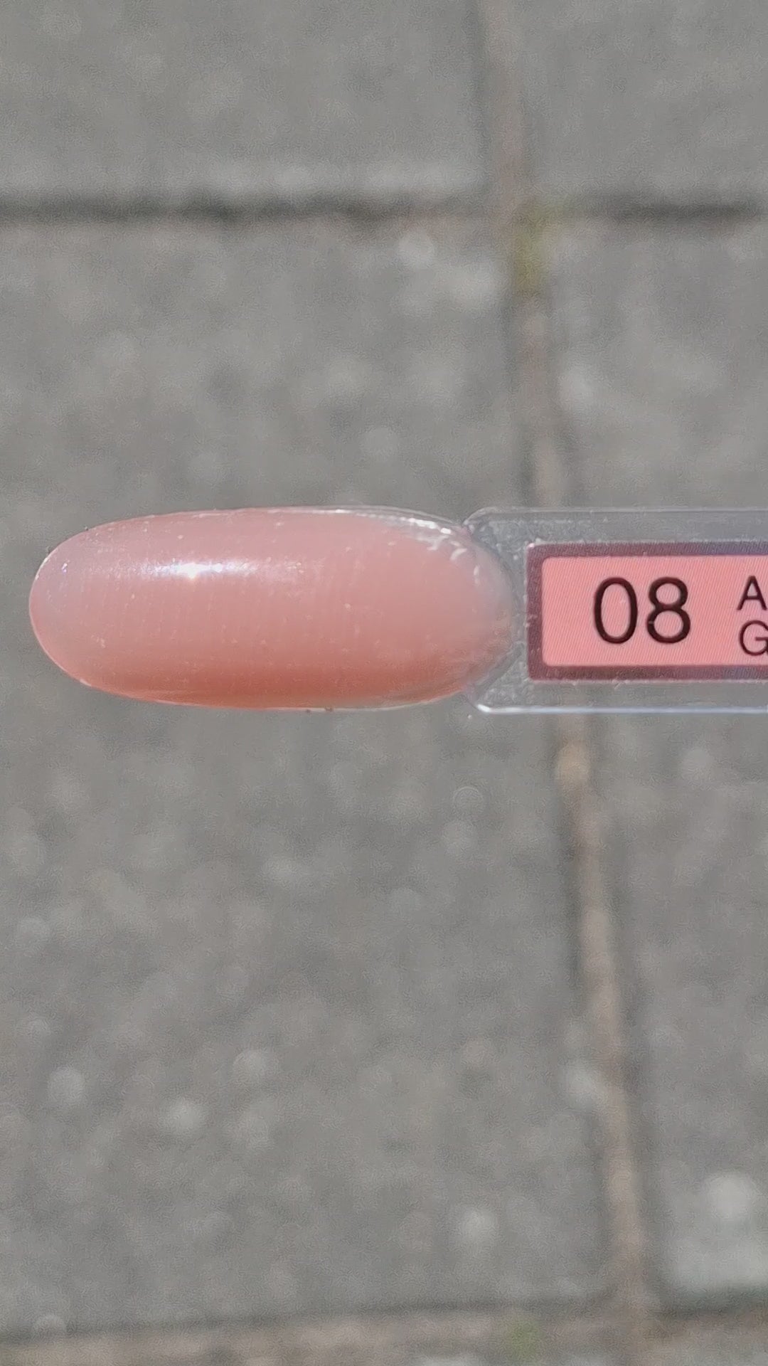 Quida Acrylgel 8 Kyla - warm beige peach acrylgel tube 60gr in het zonlicht, textuur en consistentie zichtbaar