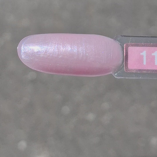 Quida Buildergel 11 Lilac Veil - zacht lila-roze hard gel buildergel in het zonlicht, textuur en consistentie zichtbaar 30gr