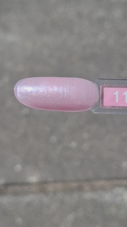 Quida Buildergel 11 Lilac Veil - zacht lila-roze hard gel buildergel in het zonlicht, textuur en consistentie zichtbaar 30gr
