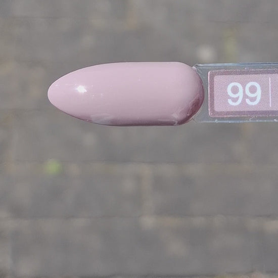 Quida Gelpolish 99 Tender Taupe - zachte mauve-paarse gelpolish aangebracht op nagels, 15ml