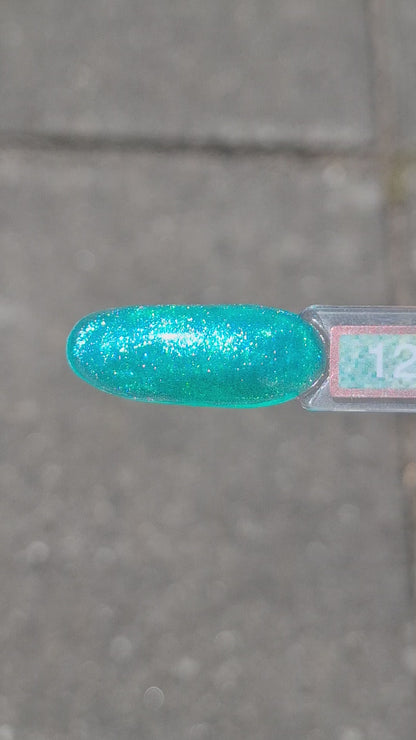 Quida Buildergel 12 Aqua Sparkle - intens turquoise glitter shimmer hard gel buildergel in het zonlicht, textuur en consistentie zichtbaar 30gr