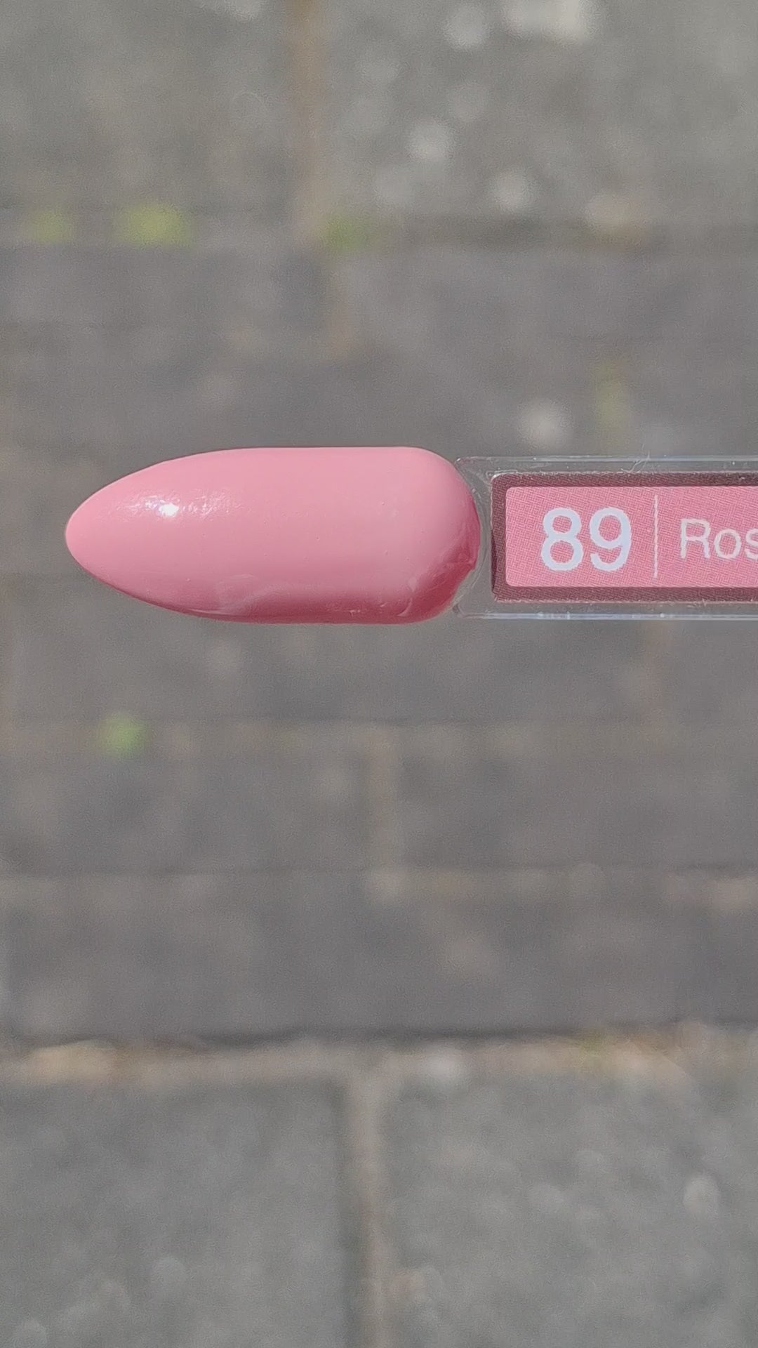 Quida Gelpolish 89 Rose Desire - warme diepe roze gelpolish aangebracht op nagels, 15ml