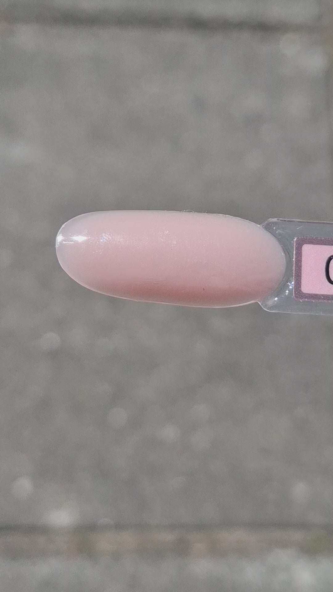 uida Buildergel 2 Skin Tone - roze-nude hard gel buildergel in het zonlicht, textuur en consistentie zichtbaar 30gr