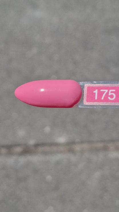 Quida Gelpolish 175 Hot Rose - warm knalroze gelpolish aangebracht op nagels in de zon, 15ml