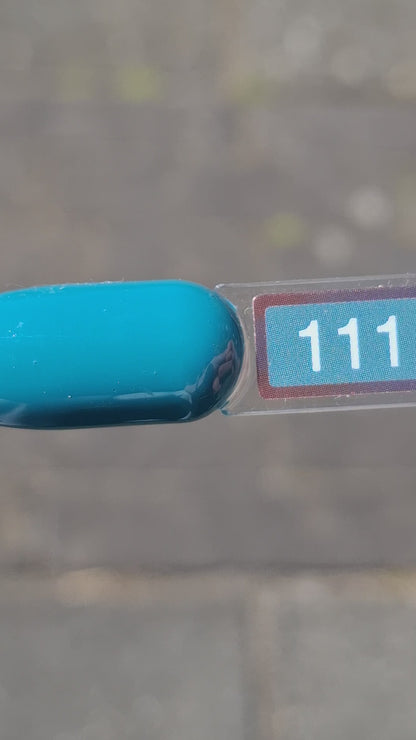 Quida Gelpolish 111 Teal - diep saturated blauwgroene gelpolish aangebracht op nagels, 15ml