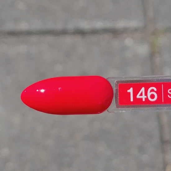 Quida Gelpolish 146 Scarlet Amber - diep vurig rode gelpolish aangebracht op nagels, 15ml