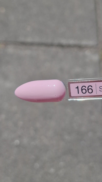 Quida Gelpolish 166 Sweet Kiss - zacht lavendel-roze gelpolish aangebracht op nagels in de zon, 15ml
