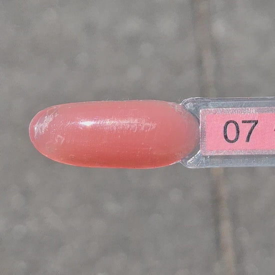 Quida Acrylgel 7 Cari - terracotta koraal acrylgel tube 60gr in het zonlicht, textuur en consistentie zichtbaar