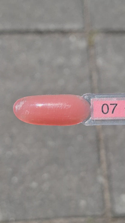 Quida Acrylgel 7 Cari - terracotta koraal acrylgel tube 60gr in het zonlicht, textuur en consistentie zichtbaar