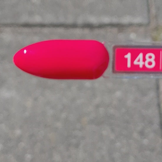 Quida Gelpolish 148 Garnet Kiss - diep vurig granaatrode gelpolish aangebracht op nagels, 15ml