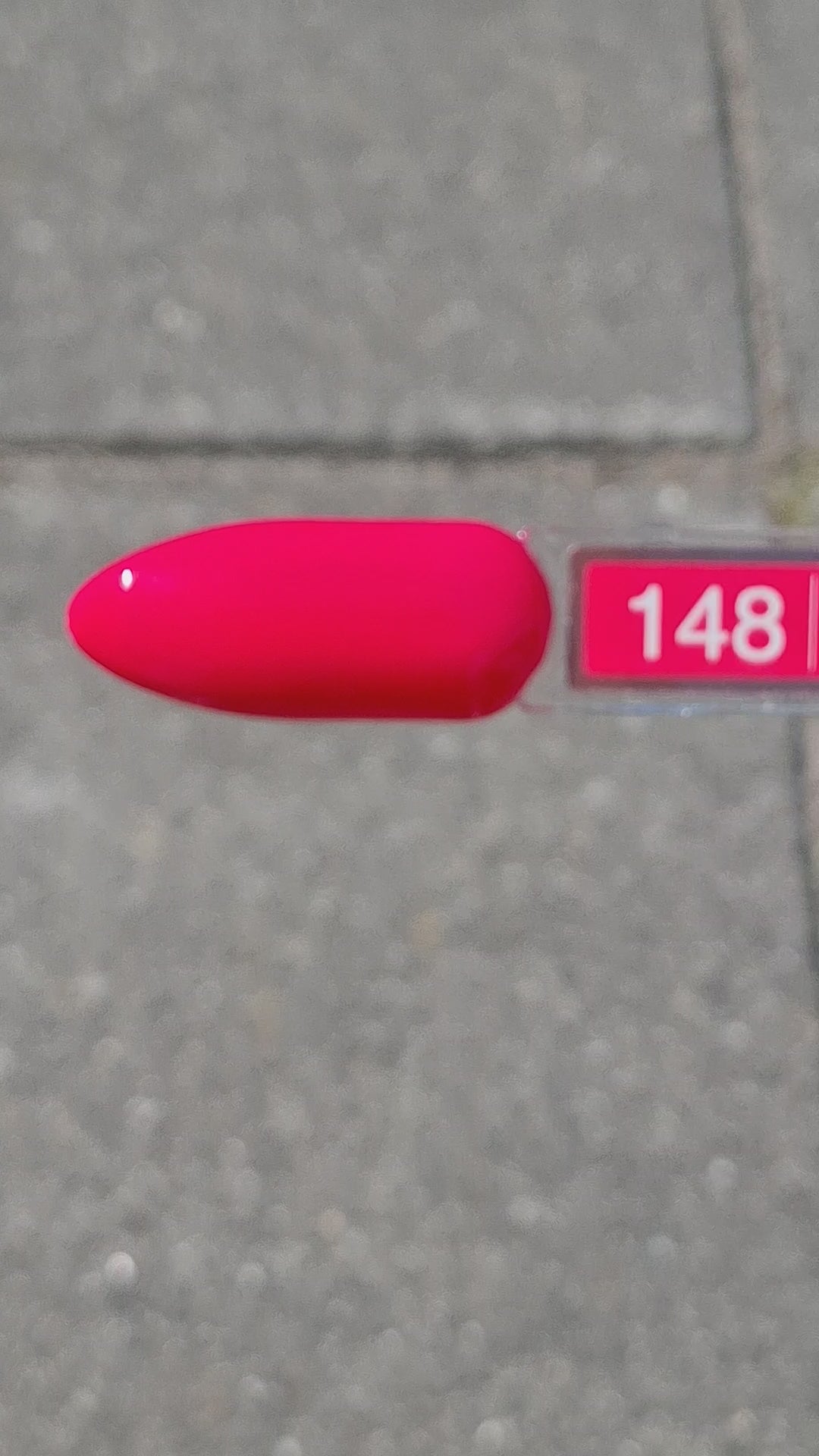 Quida Gelpolish 148 Garnet Kiss - diep vurig granaatrode gelpolish aangebracht op nagels, 15ml