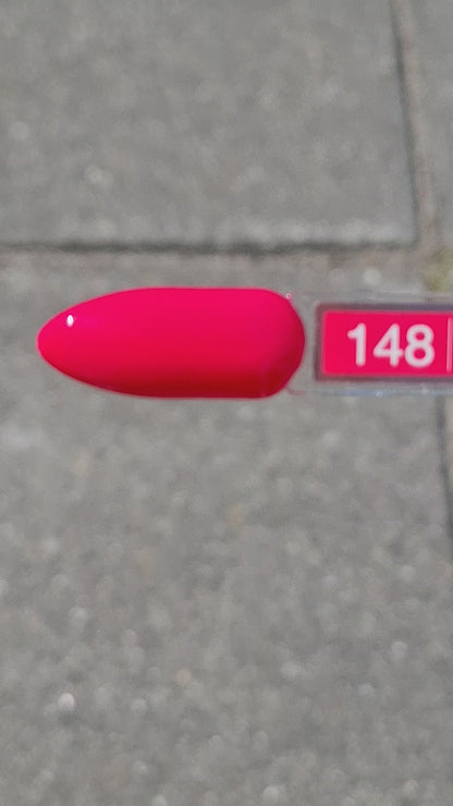 Quida Gelpolish 148 Garnet Kiss - diep vurig granaatrode gelpolish aangebracht op nagels, 15ml