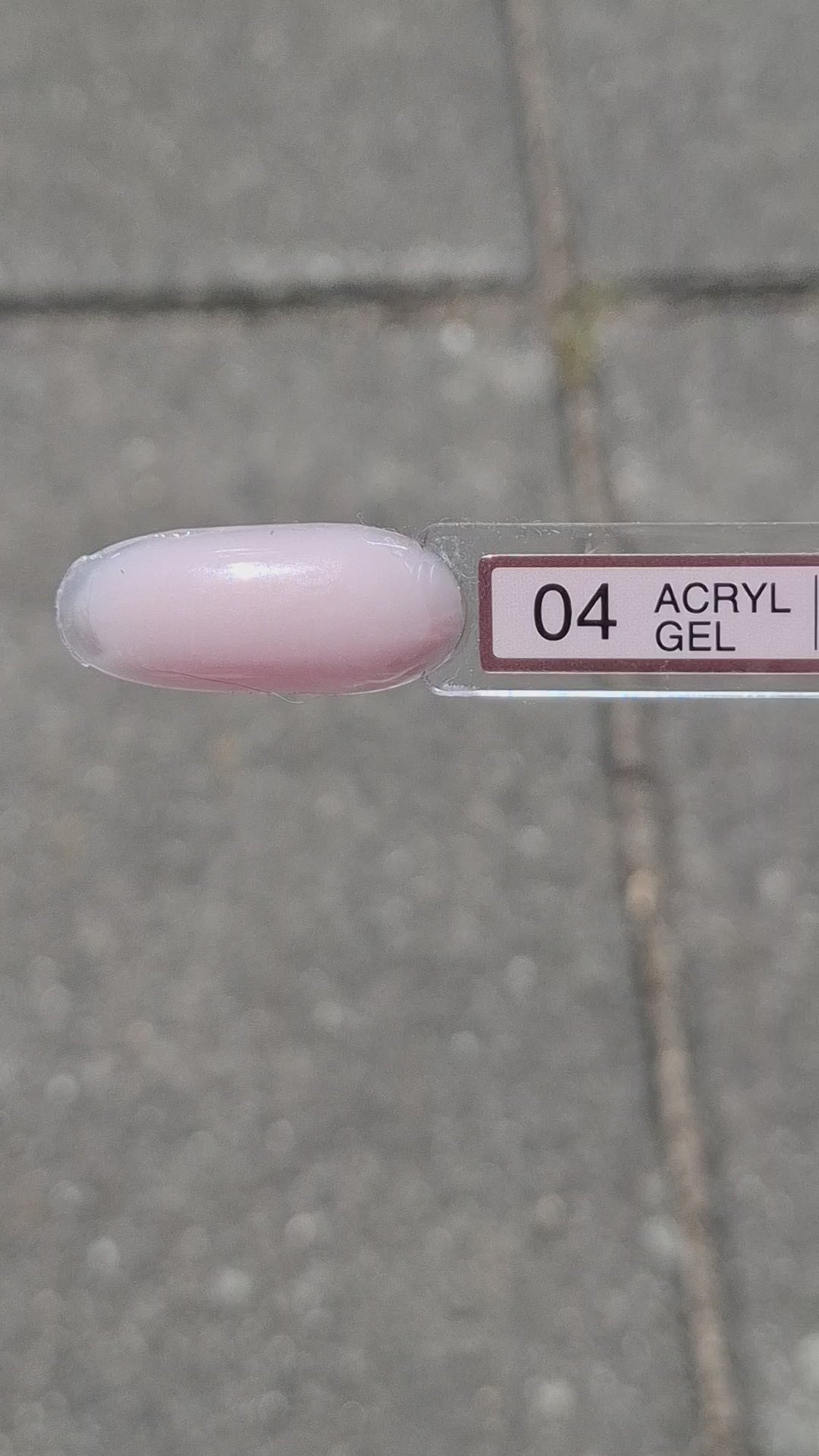 Quida Acrylgel 4 Talula - zachtroze nude acrylgel tube 60gr in het zonlicht, textuur en consistentie zichtbaar