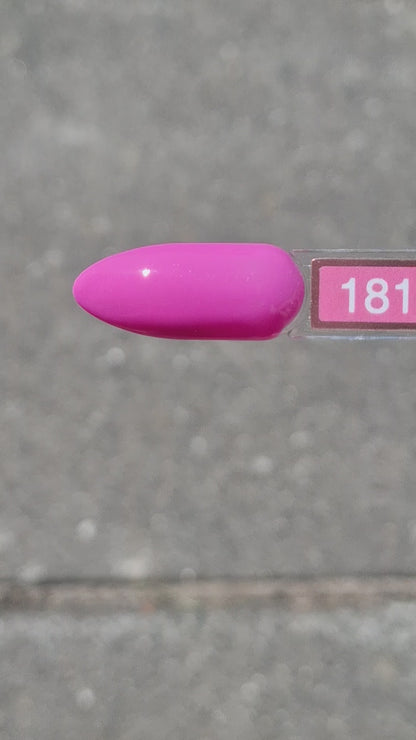 Quida Gelpolish 181 Electric Fuchsia - intens neon paars-fuchsia gelpolish aangebracht op nagels in de zon, 15ml