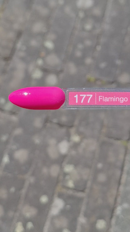 Quida Gelpolish 177 Flamingo - elektrisch neon fuchsia-roze gelpolish aangebracht op nagels in de zon, 15ml