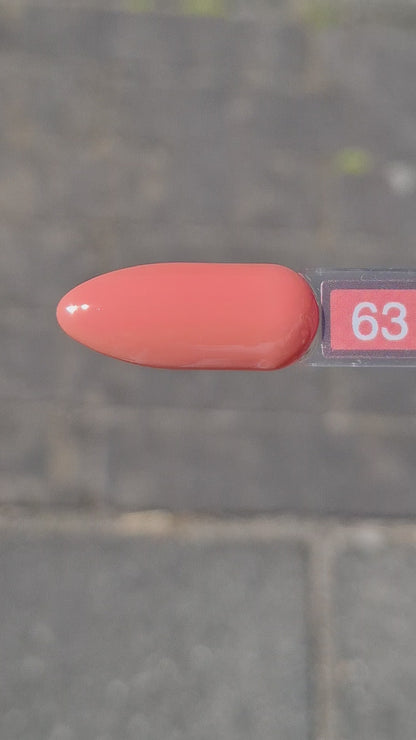 Quida Gelpolish 63 Sunset Coral - warme perzik-oranje gelpolish aangebracht op nagels, 15ml