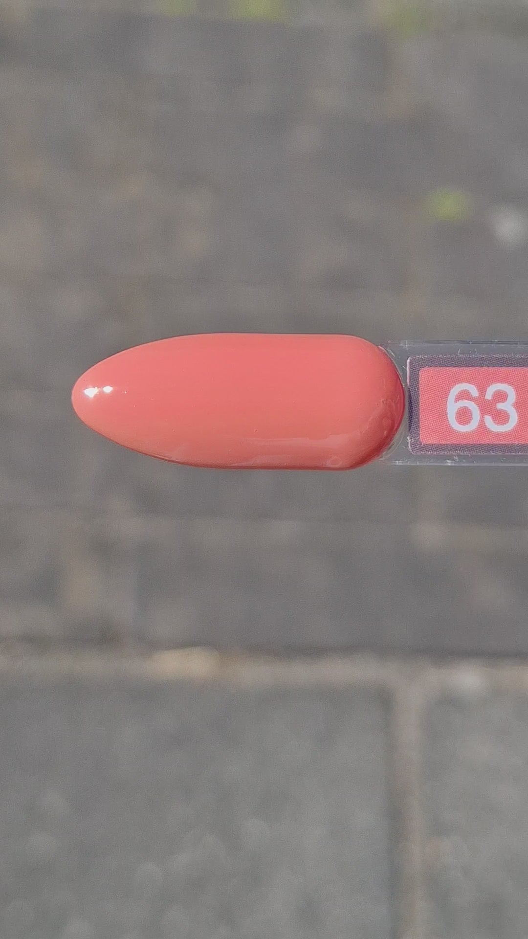 Quida Gelpolish 63 Sunset Coral - warme perzik-oranje gelpolish aangebracht op nagels, 15ml
