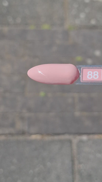 Quida Gelpolish 88 First Kiss - zachte baby roze gelpolish aangebracht op nagels, 15ml