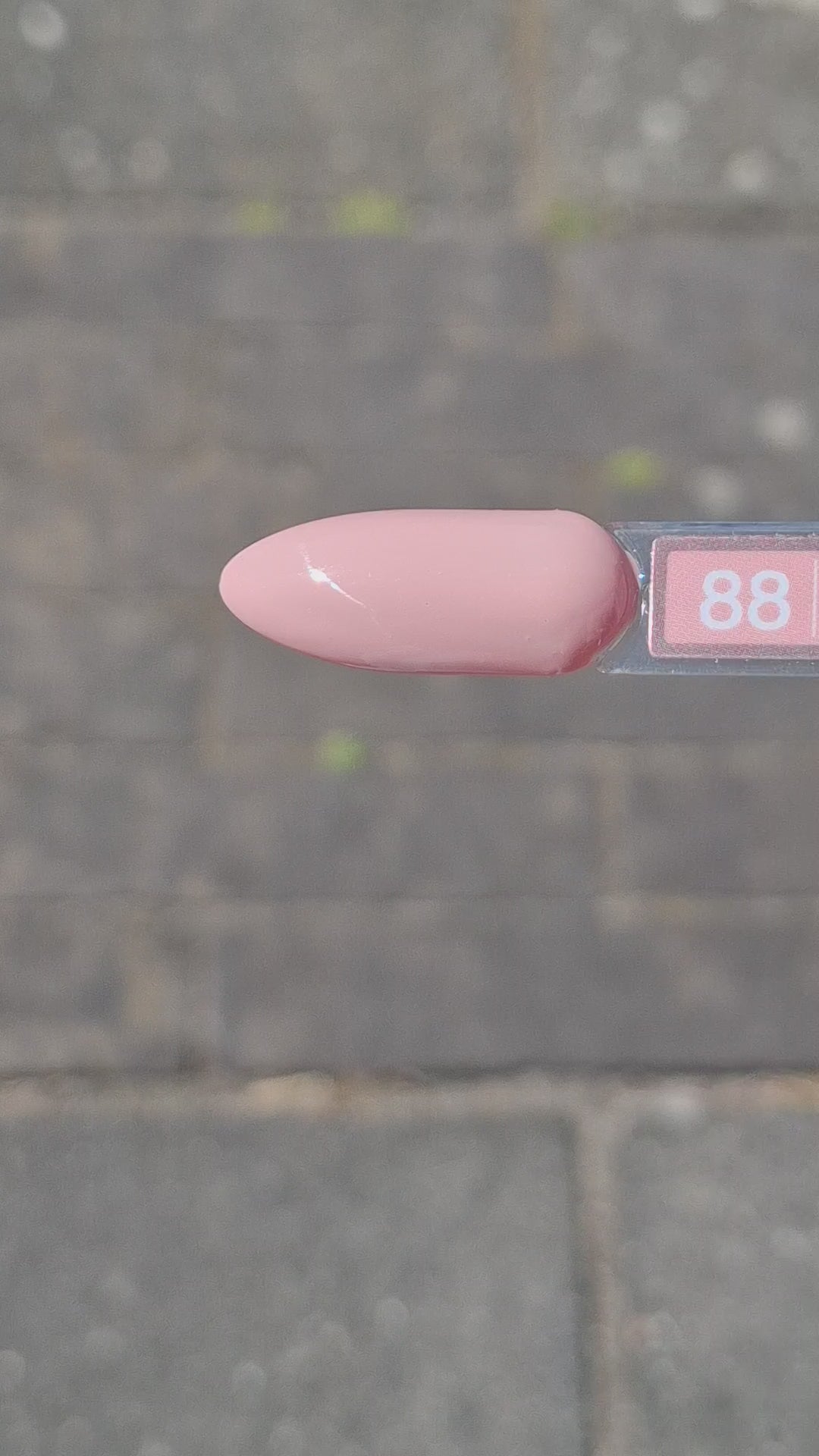 Quida Gelpolish 88 First Kiss - zachte baby roze gelpolish aangebracht op nagels, 15ml