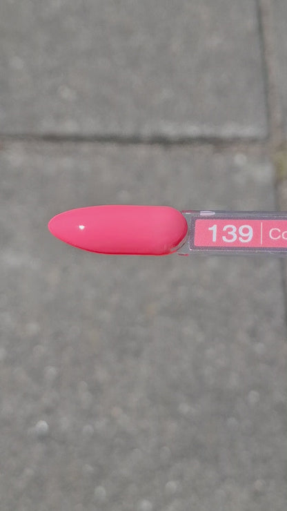 Quida Gelpolish 139 Coral Veil - helder levendig koraalroze gelpolish aangebracht op nagels, 15ml