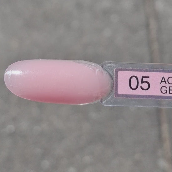 Quida Acrylgel 5 Sunna - warm diep roze acrylgel tube 60gr in het zonlicht, textuur en consistentie zichtbaar