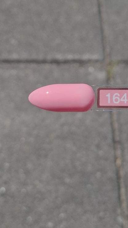 Quida Gelpolish 164 Rose Glow - warm helder bubblegum-roze gelpolish aangebracht op nagels in de zon, 15ml