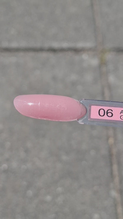 Quida Acrylgel 6 Adria - oudroze acrylgel tube 60gr in het zonlicht, textuur en consistentie zichtbaar